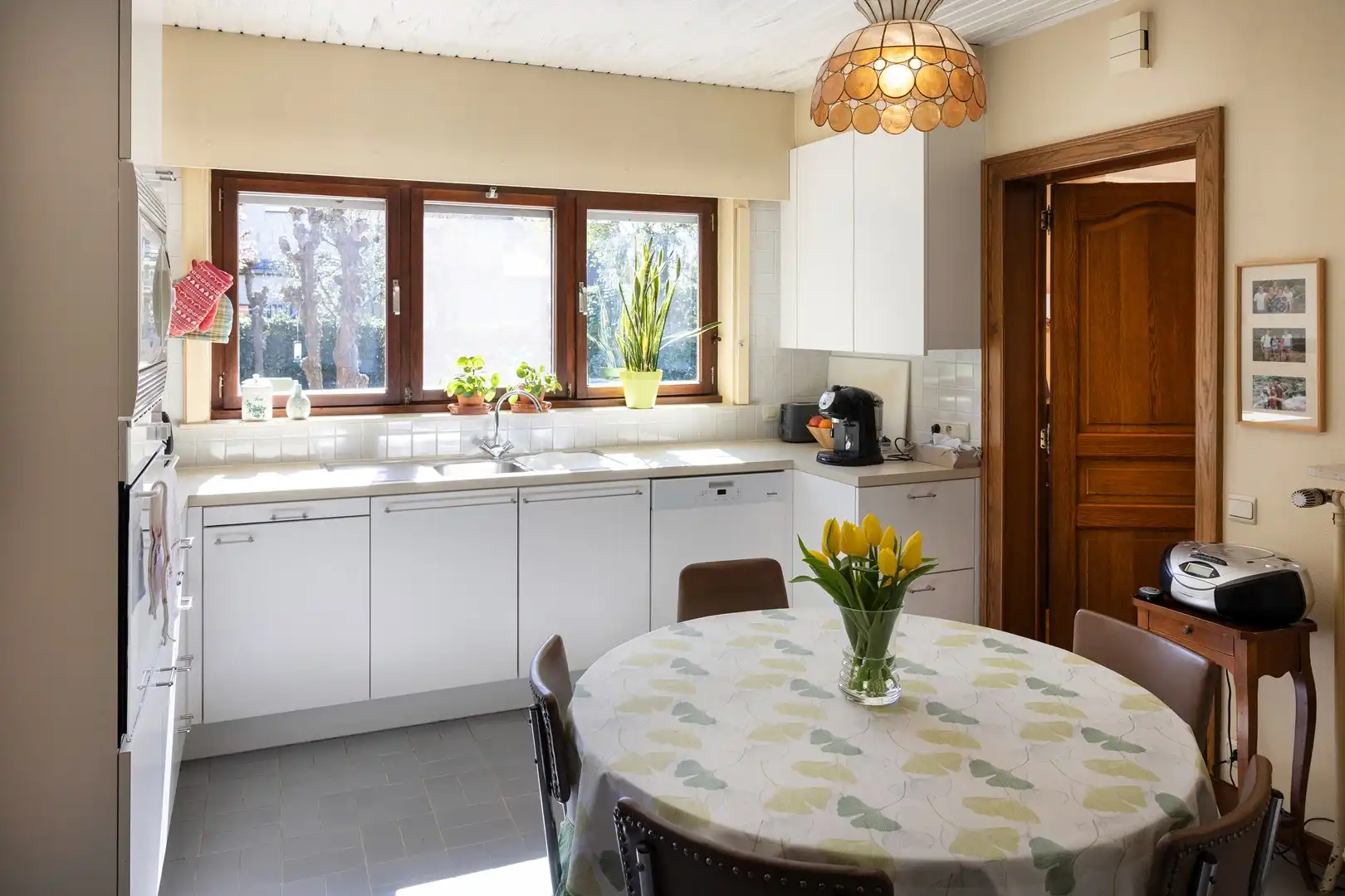 Residentieel gelegen gelijkvloerse alleenstaande woning. foto 5