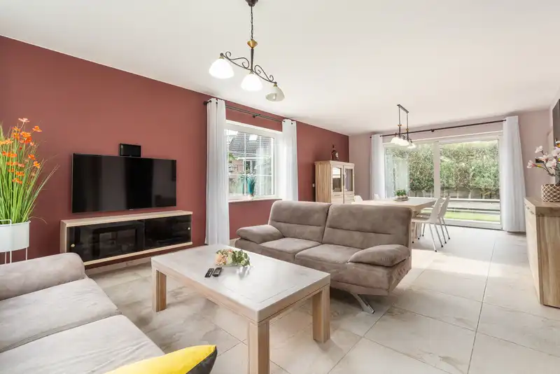 Ruime, instapklare villa nabij centrum Beitem – op slechts 10 min van Roeselare voorzien van&nbsp; 5 à 6 slpks. foto {{pictureIndex}}
