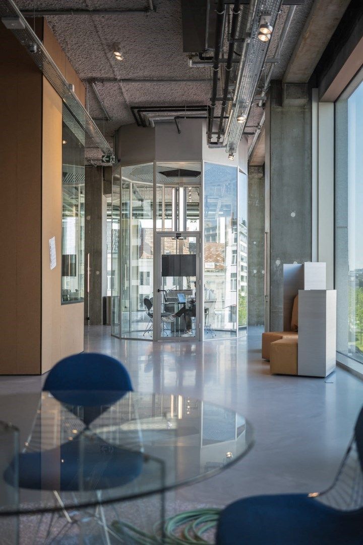 SQ Antwerp Tower - Luxueuze gemeubelde kantoren met diensten foto 14