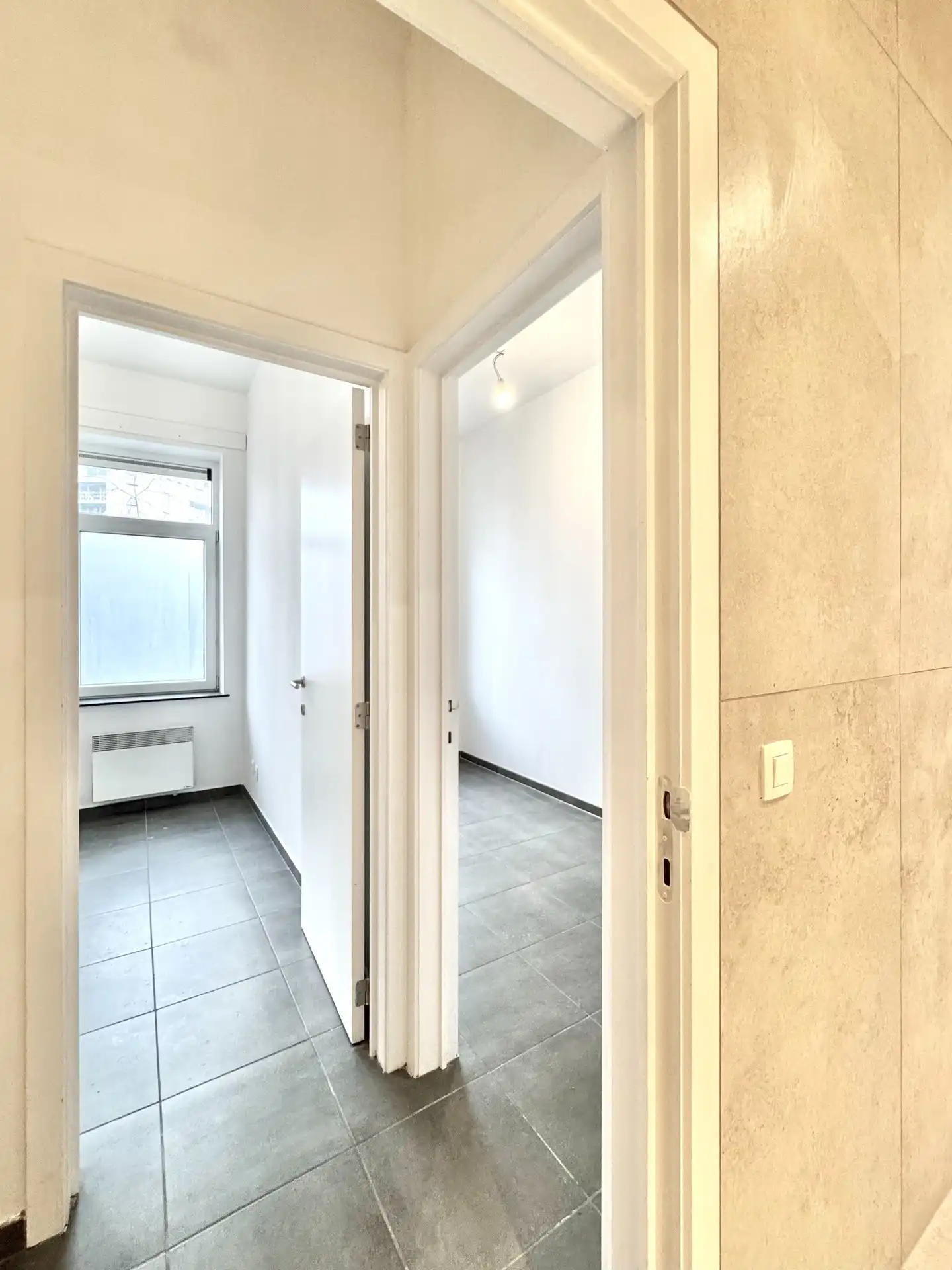 GELIJKVLOERS APPARTEMENT| 2 KAMERS | 1 PARKEERPLAATS | TERRAS foto 18