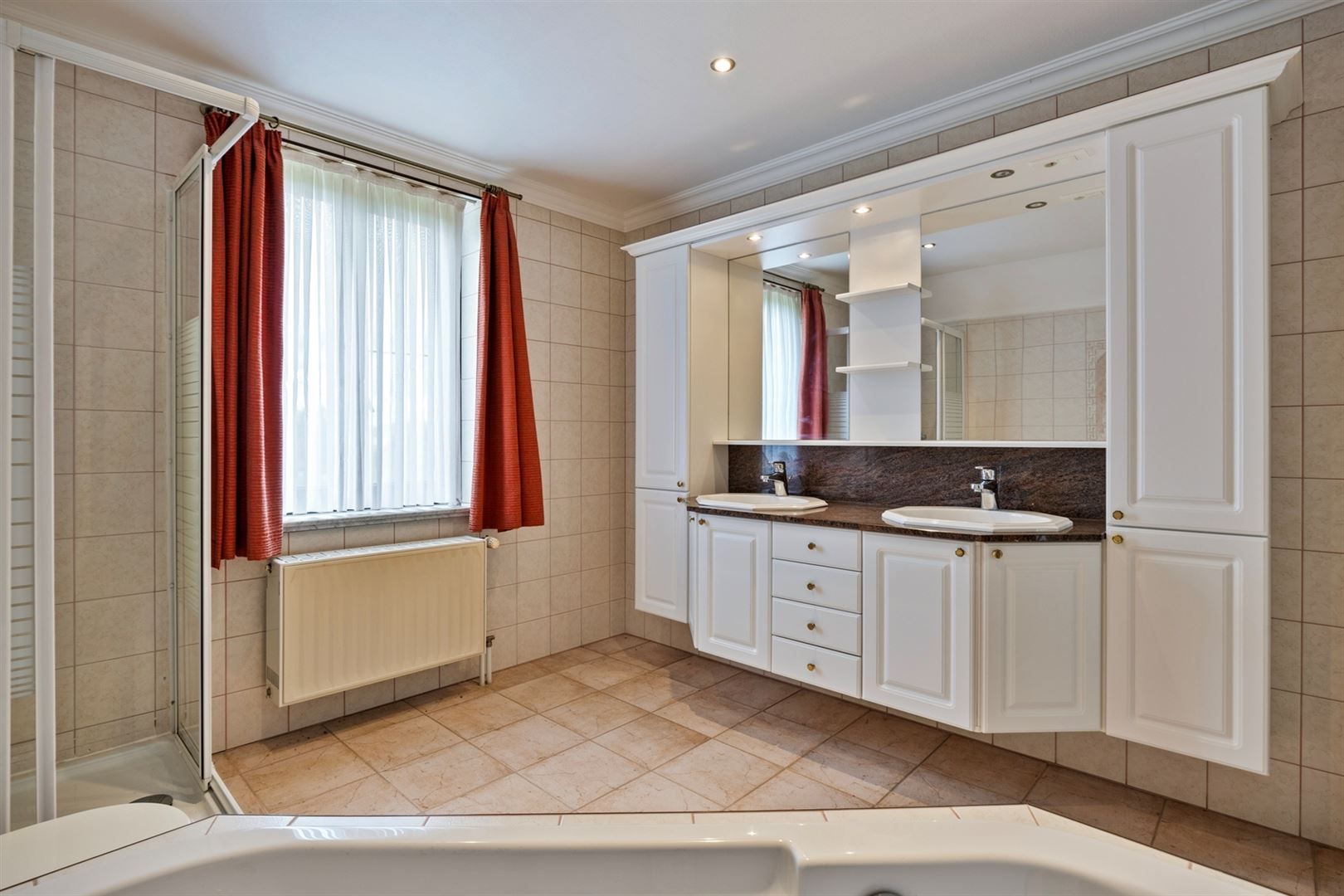 Exclusieve Villa met Luxe afwerking en idyllische tuin. foto 24