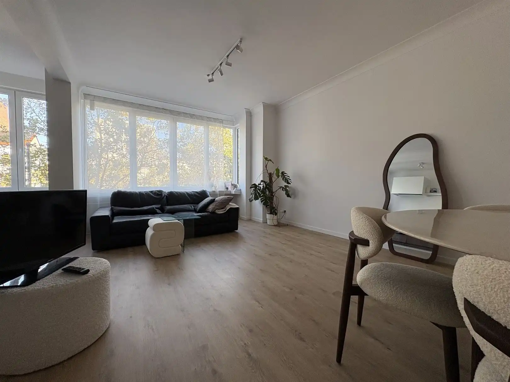 Appartement foto {{pictureIndex}}