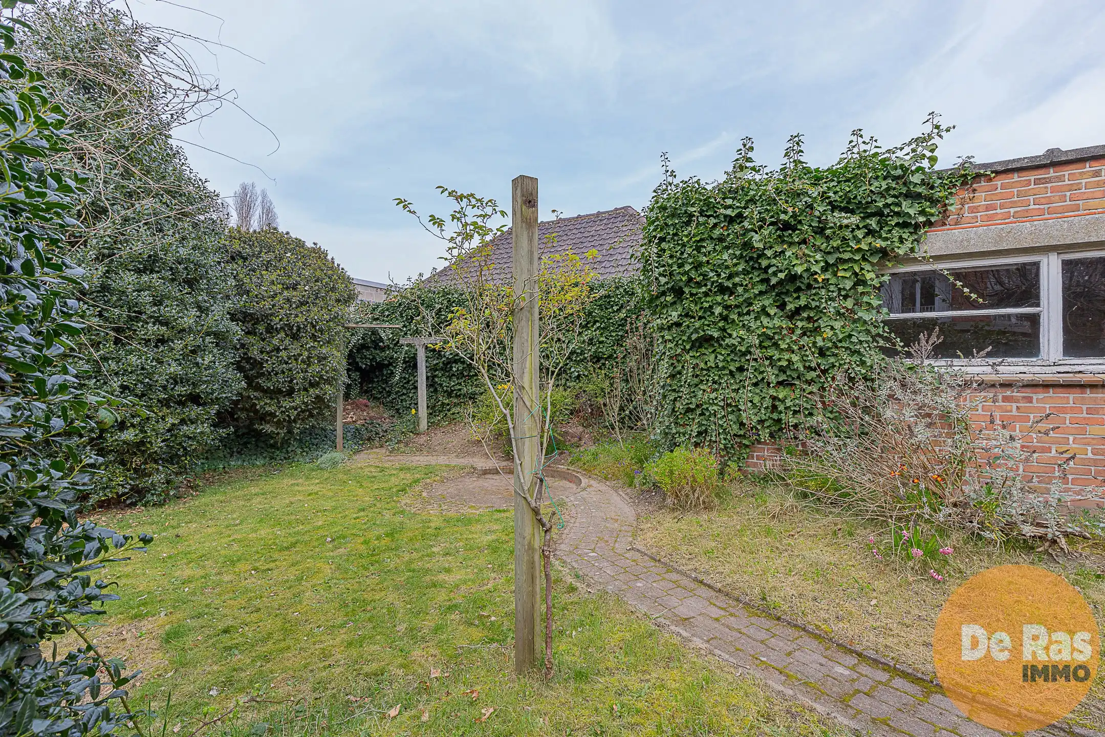 WETTEREN - Solide, te renoveren woning met 4 kamers en tuin foto 25