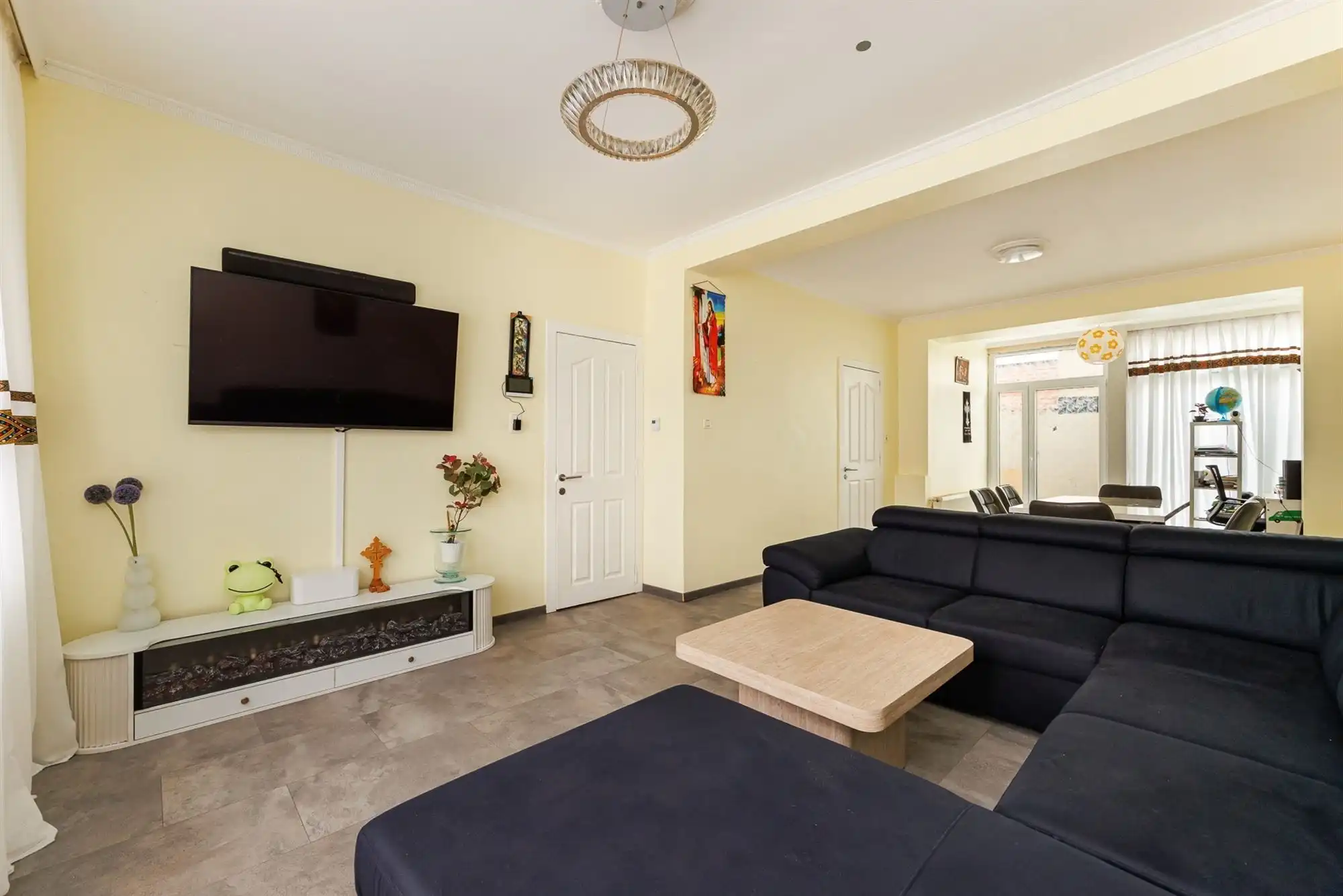 Huis met drie slaapkamers en leuke stadstuin.  foto 4