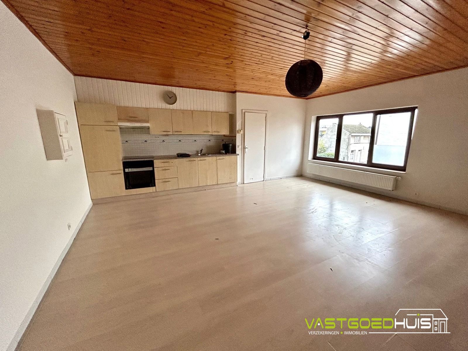 Opbrengsteigendom: handelspand, 2 appartementen en 2 garages foto 14