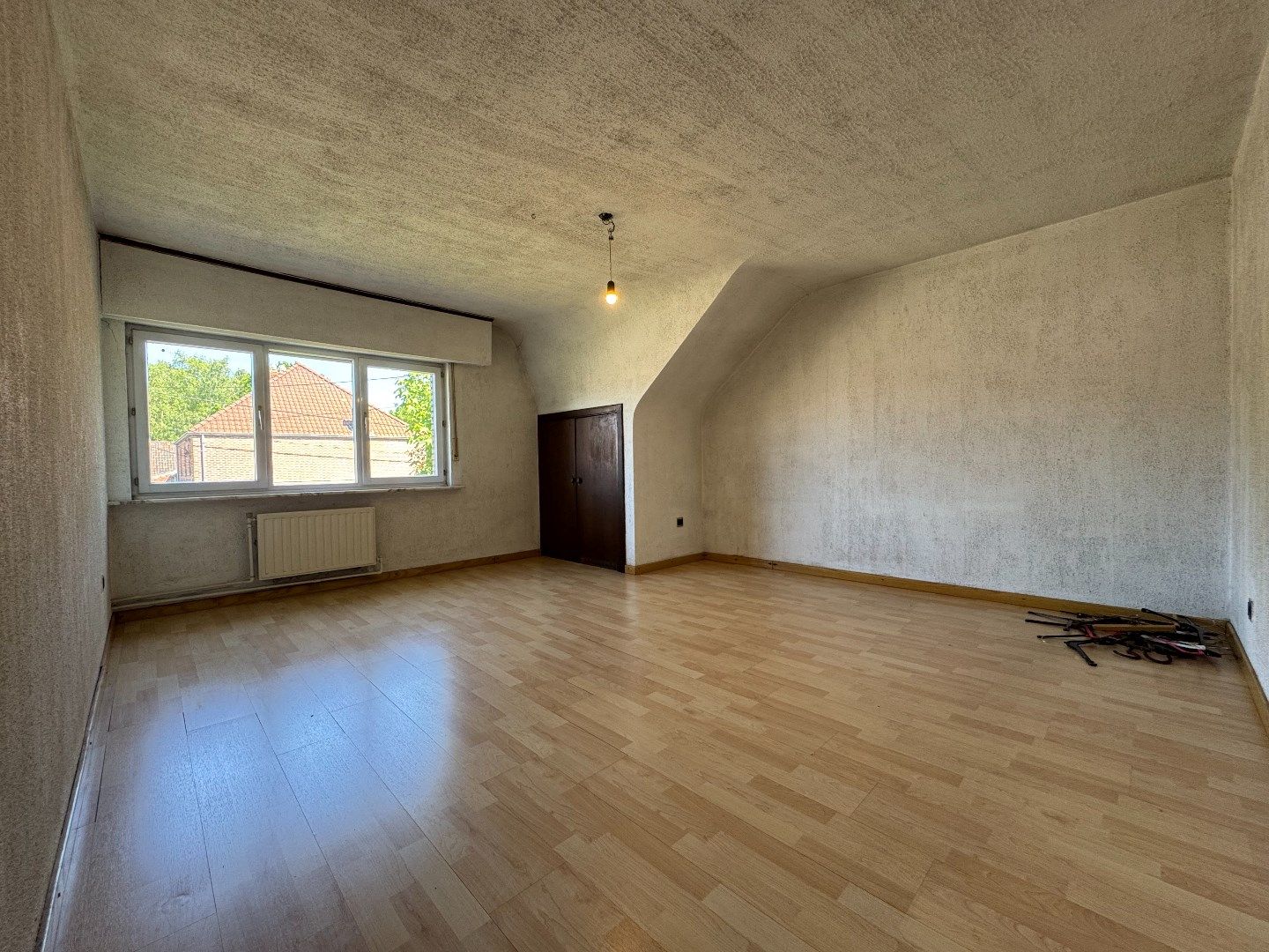 zeer ruime 4-gevelwoning met achterliggend landgebouw gelegen op een mooi perceel van +/- 5952 m² foto 17