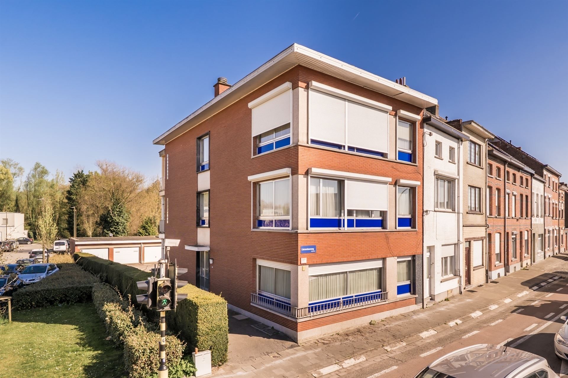 Gelijkvloers app met 2 slpk, terras en garage (€ 25.000) foto 21