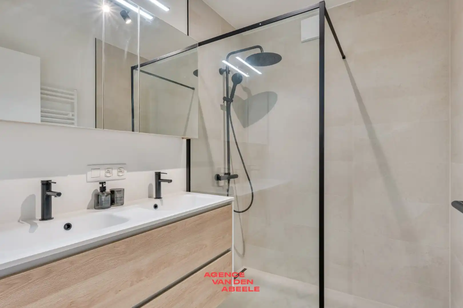 Gerenoveerd A label  appartement met 2 slaapkamers  en terras  foto 14