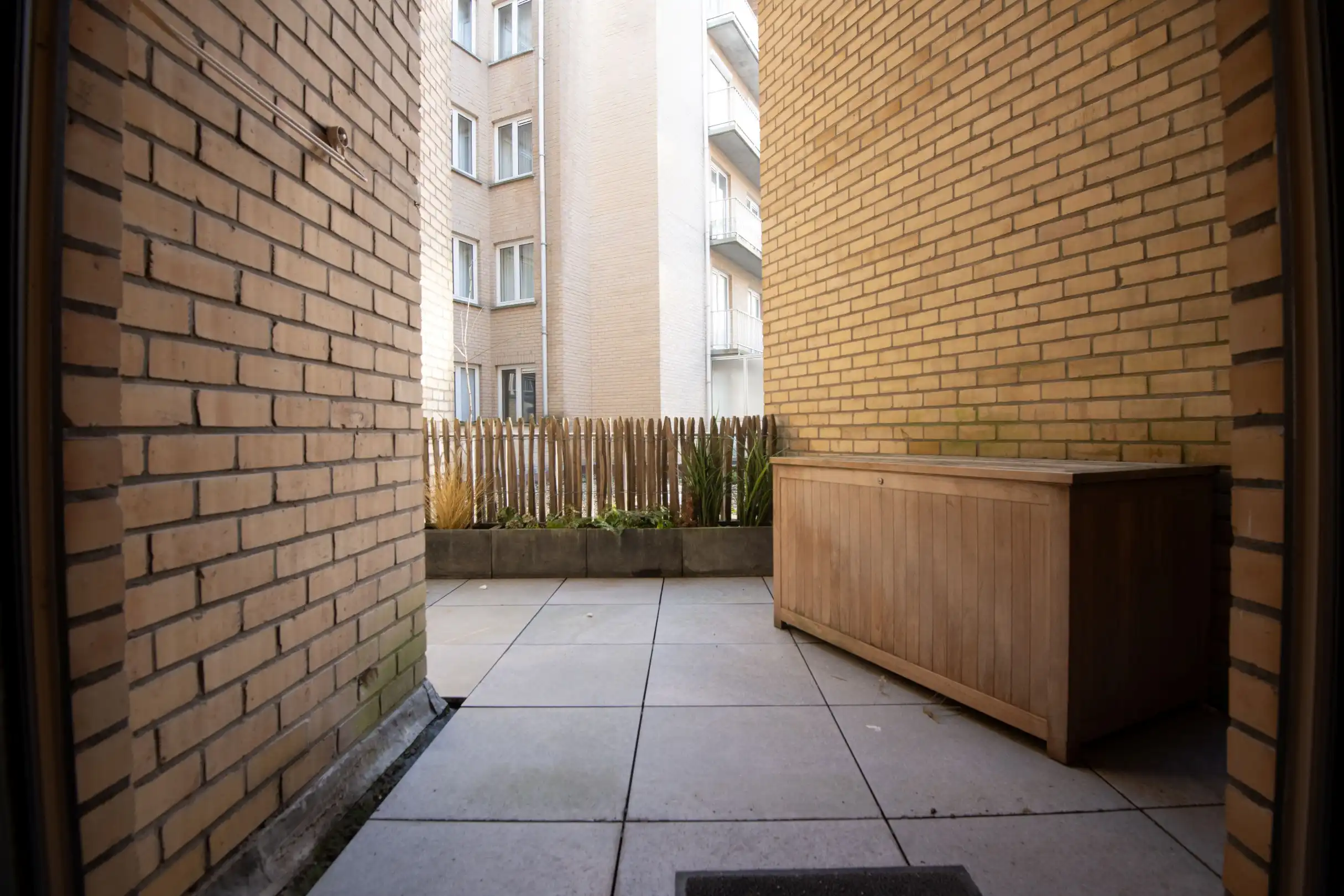 Mooi afgewerkt, gemeubeld zuidgericht app. met open zicht gelegen op de Kustlaan aan het Driehoeksplein incl. ruime box in het Yzerpark.  foto 13