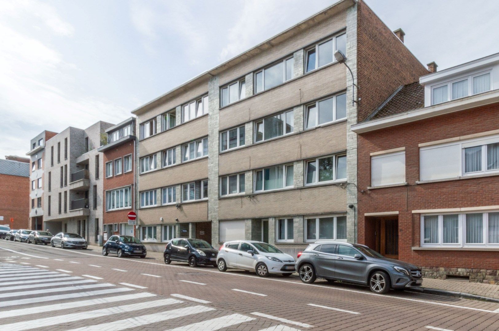 Opbrengsteigendom met 8 appartementen en 27 garages! foto 2