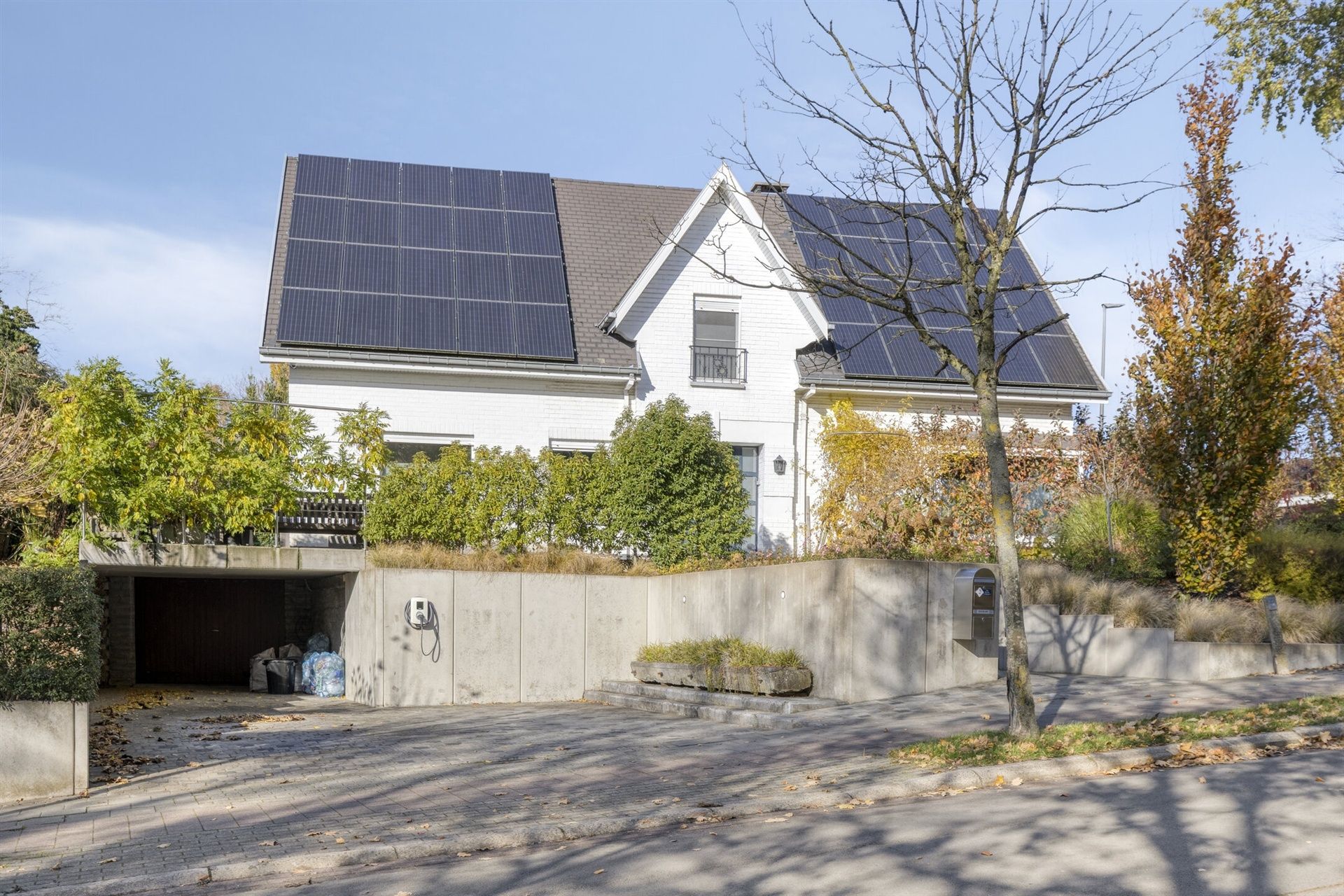 Hoofdfoto van de publicatie: Karaktervolle, ruime villa met 4 slaapkamers