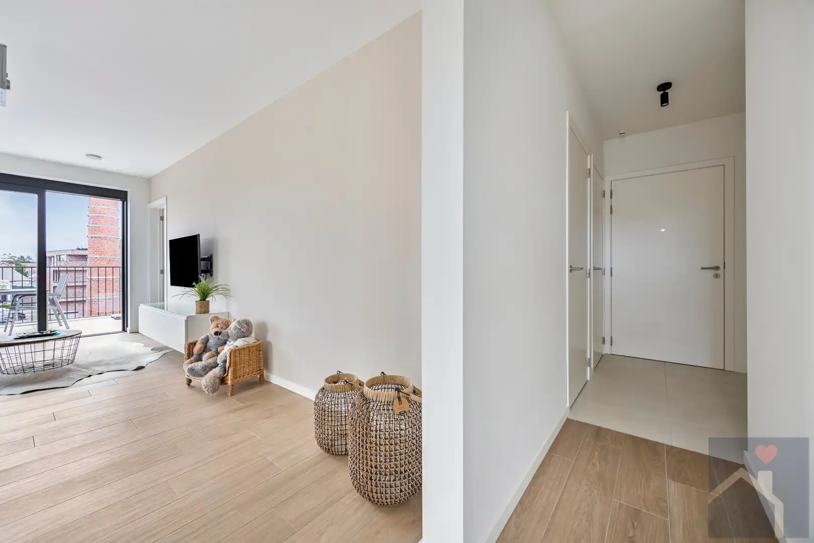Luxe appartement op 3e verdieping met 2 slaapkamers, terras van 21 vierkantemeter en moderne afwerking in 2025! foto 2