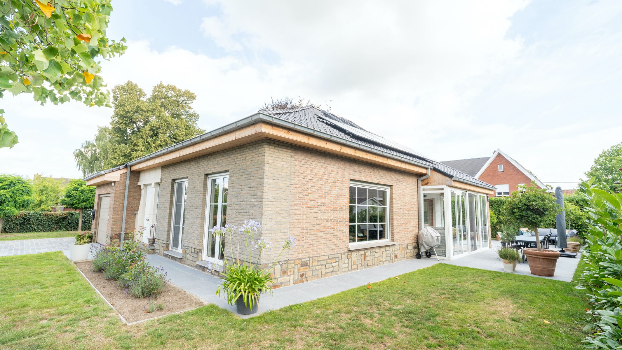 Instapklare en gerenoveerde villa met 3/4 slps en bureau foto 37
