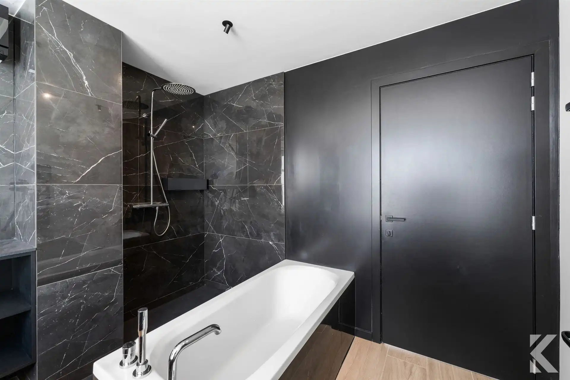 Gerenoveerde penthouse, 65 m2 terrassen, panoramisch zicht foto 15