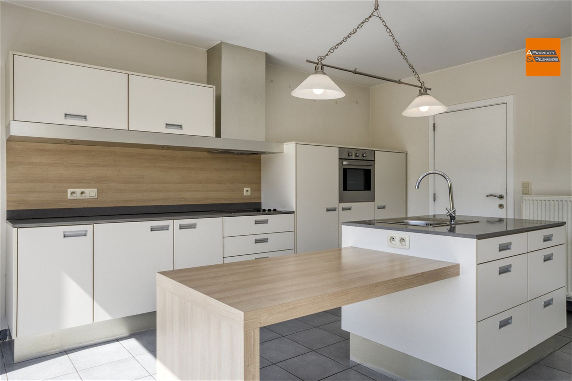 Een stijlvolle villa gelegen in een rustige straat in Kortenberg.

 foto 4