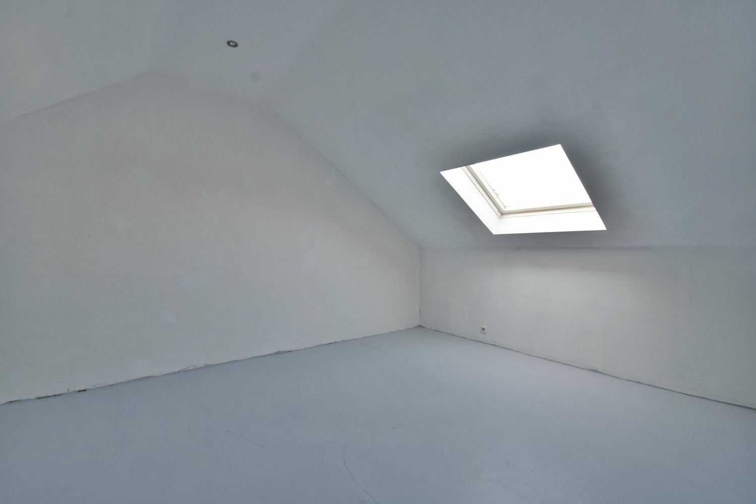 Ruime gerenoveerde woning met maar liefst 7 slaapkamers en handelsmogelijkheden op een gunstige locatie nabij Maastricht foto 21