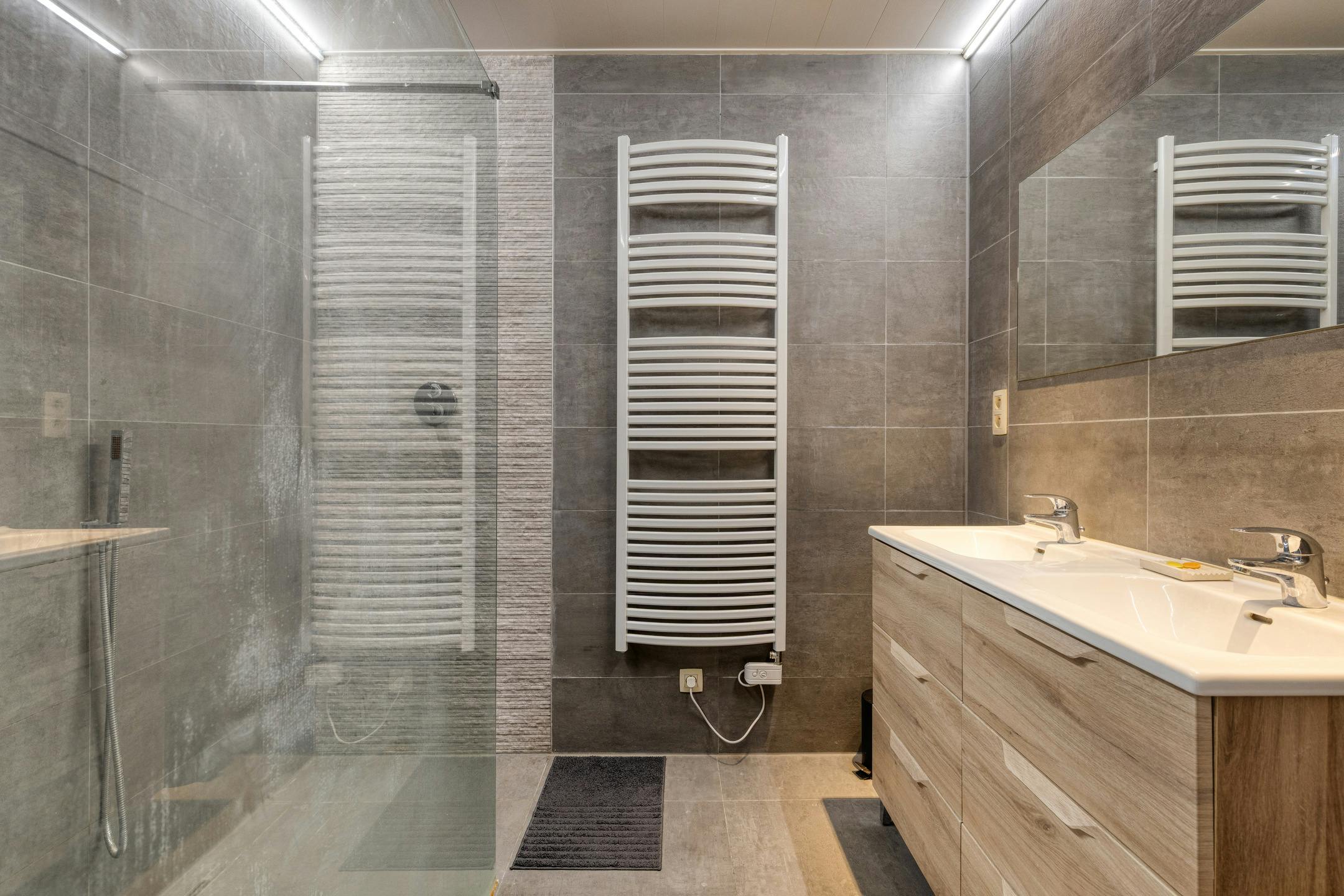 Appartement met twee slaapkamers en terras te koop Antwerpen foto 11