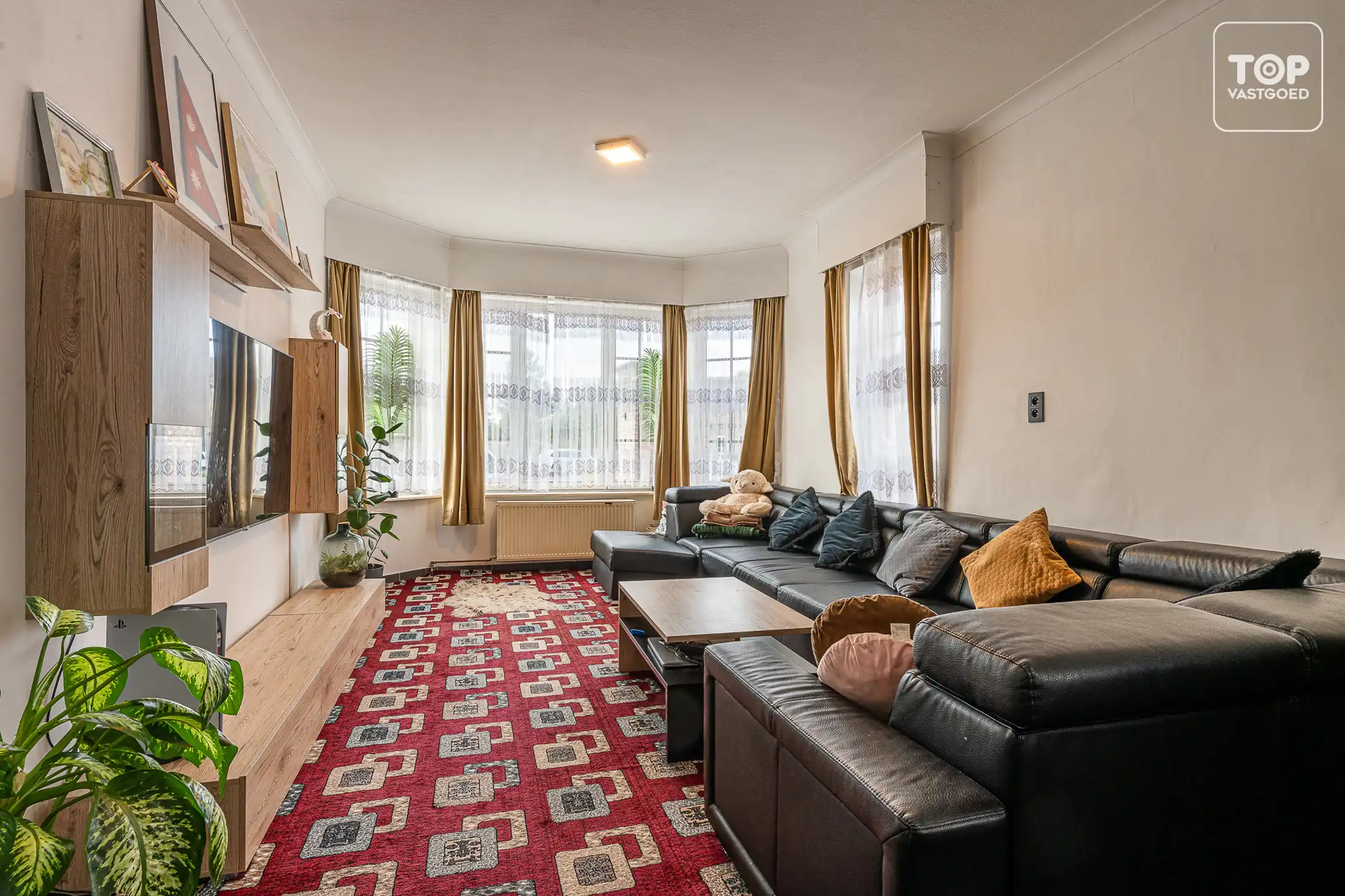 Karaktervolle half open woning met mooie gevel.  foto 8