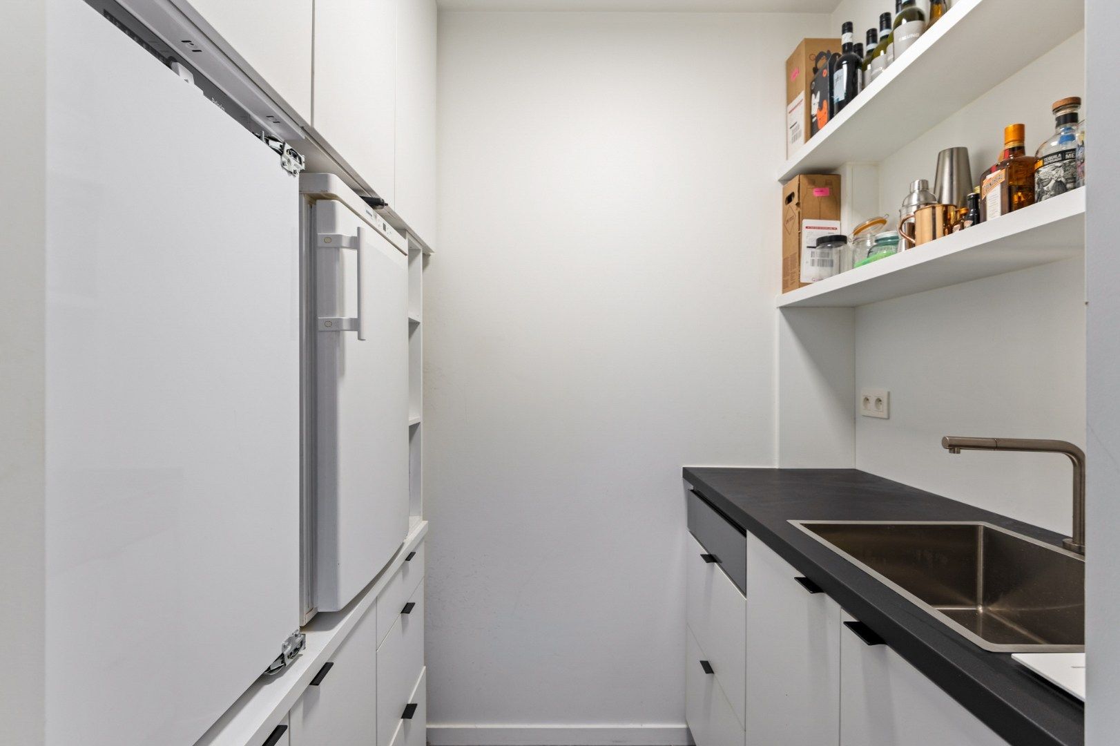 Volledig gerenoveerde woning van 197 m² met 2 à 3 slaapkamers te Wilrijk! foto 4