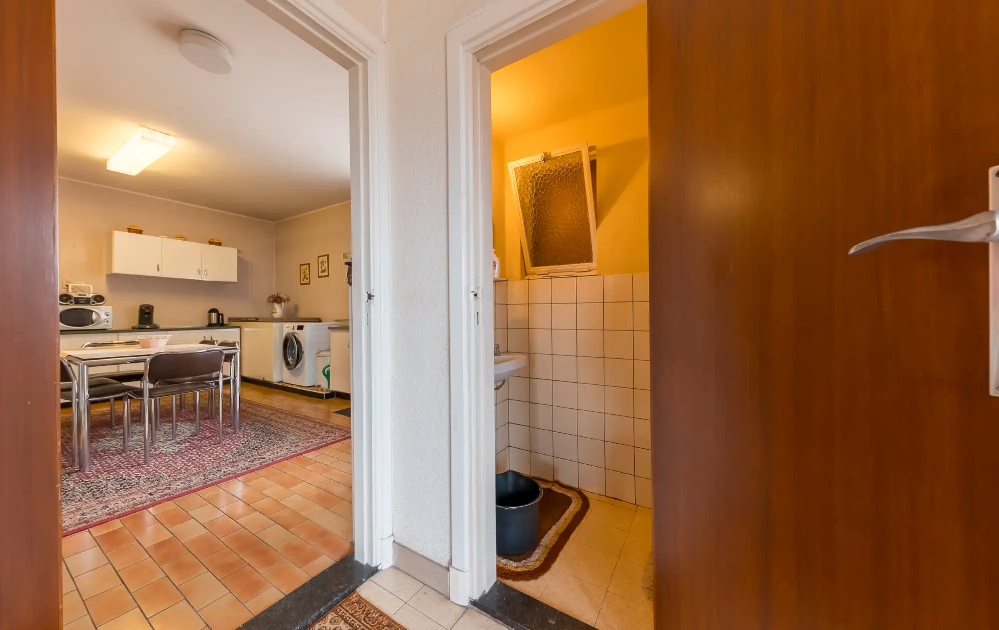 TE KOOP: Mooie op te frissen woning met 3 slaapkamers, garage en veel potentieel foto 5