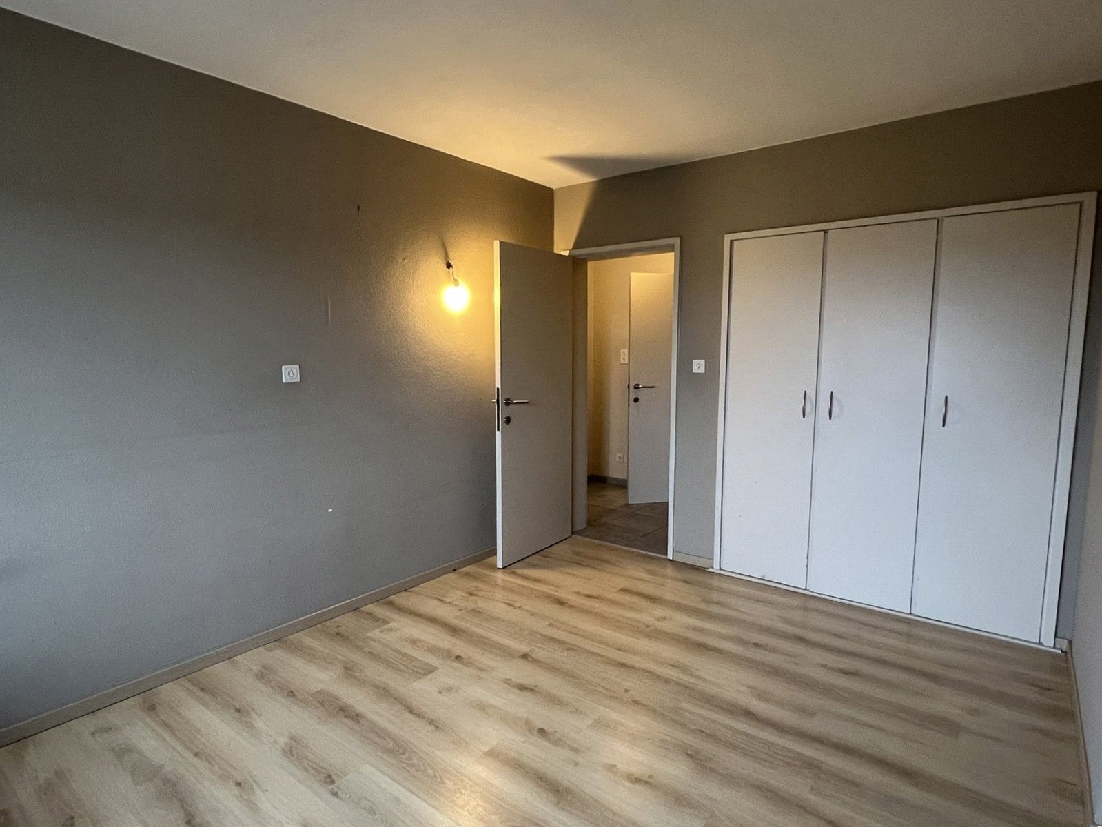 Eénslaapkamerappartement in een kleinschalige residentie met eigen garage foto 3