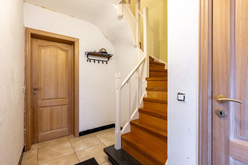 Halfopen woning met 3 slpks en garage foto 3