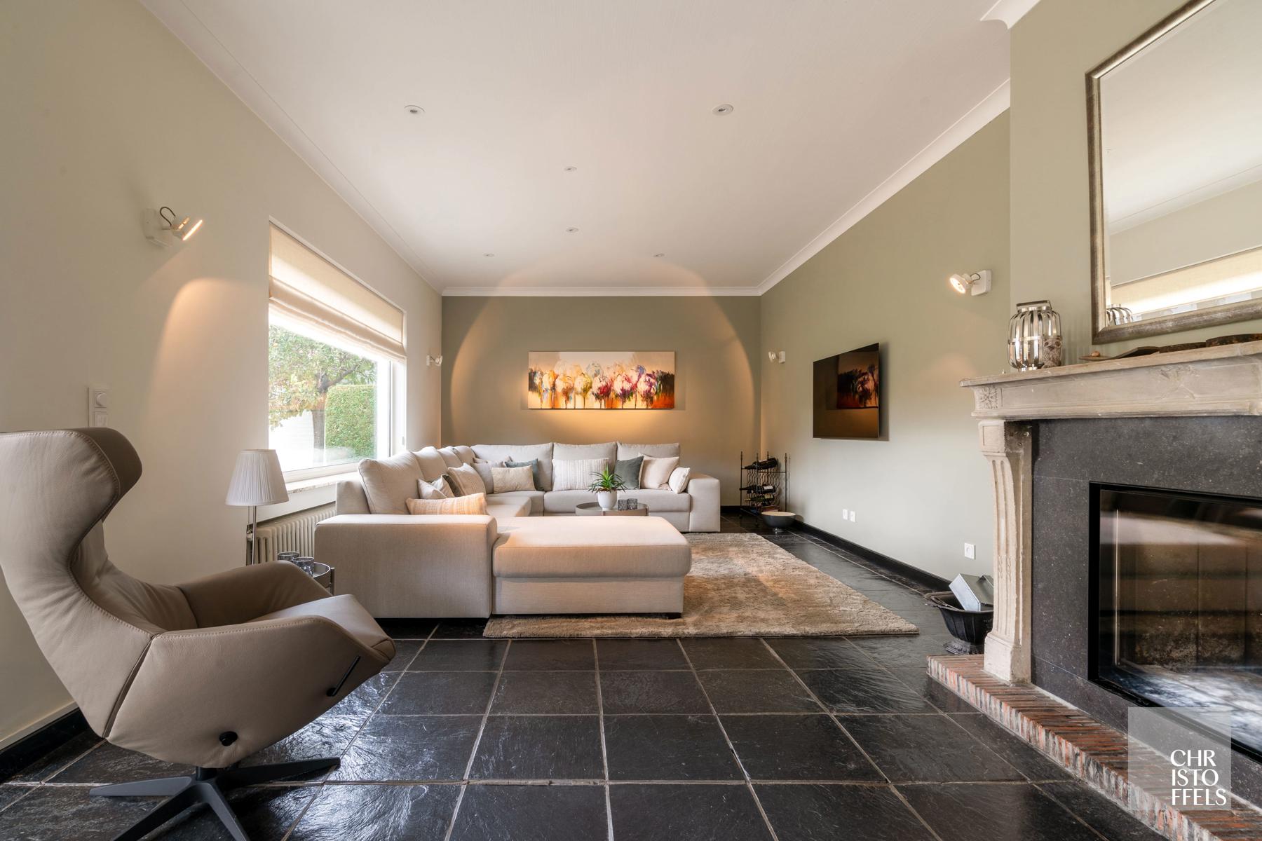 Standingvolle riante villa met kantoren/praktijk en parktuin van 1.906m²!  foto 4