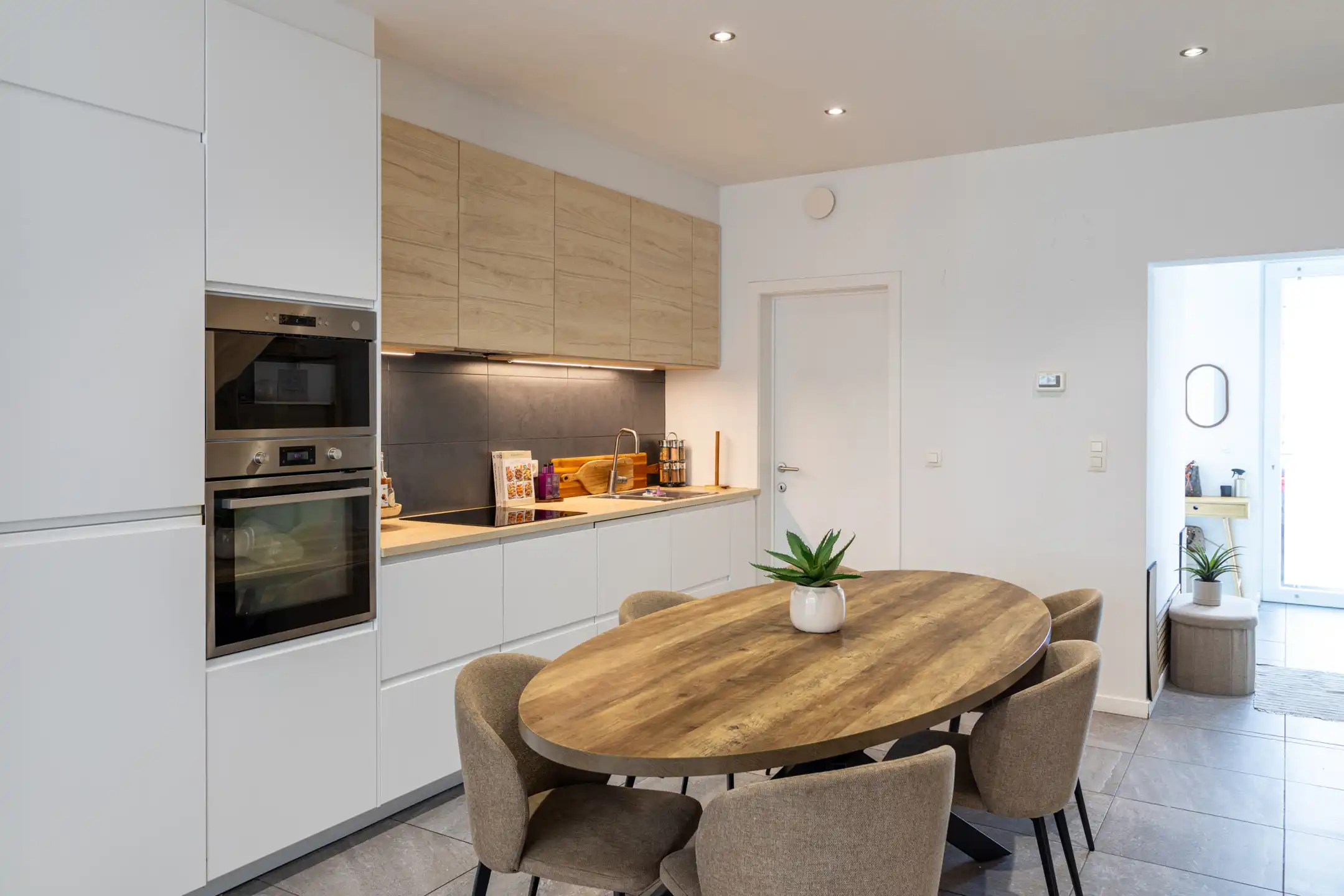 Smaakvol gerenoveerde, instapklare woning met 3 slaapkamers in het hartje van Temse foto 3