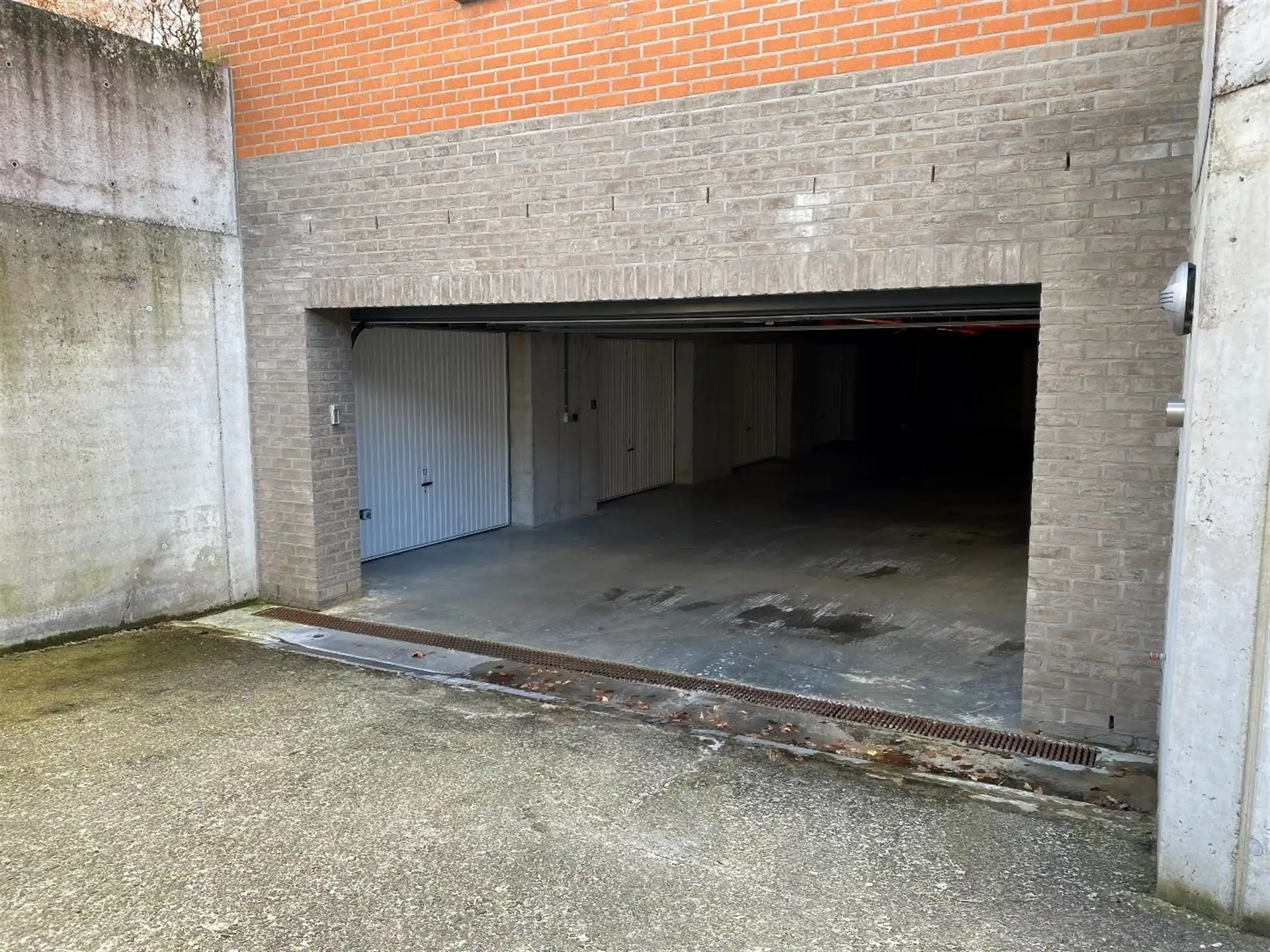 Instapklaar appartement met terras en garage. foto 26