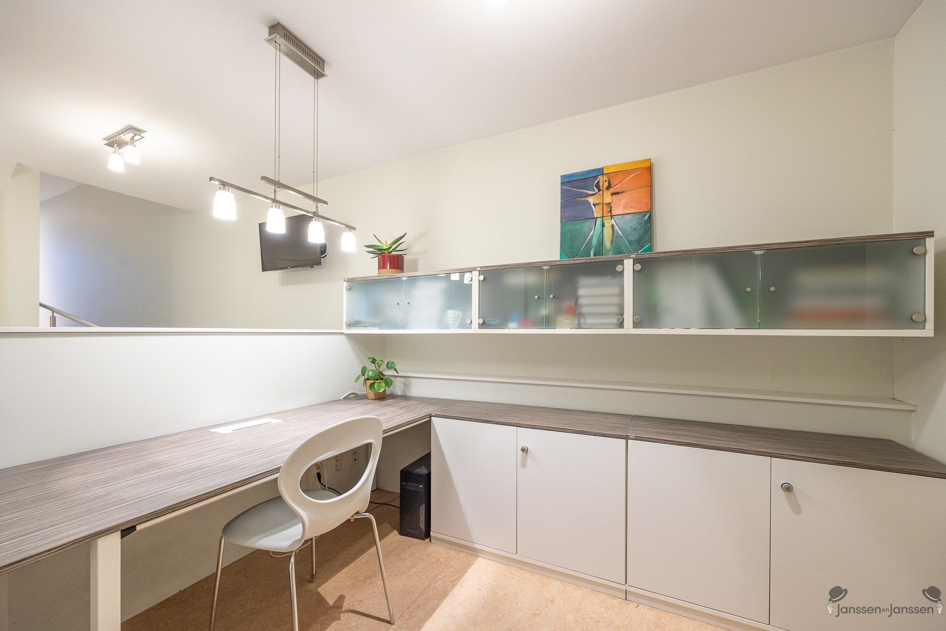 Woning met 4 slaapkamers en praktijk- of kantoorruimte op 744 m² foto 6