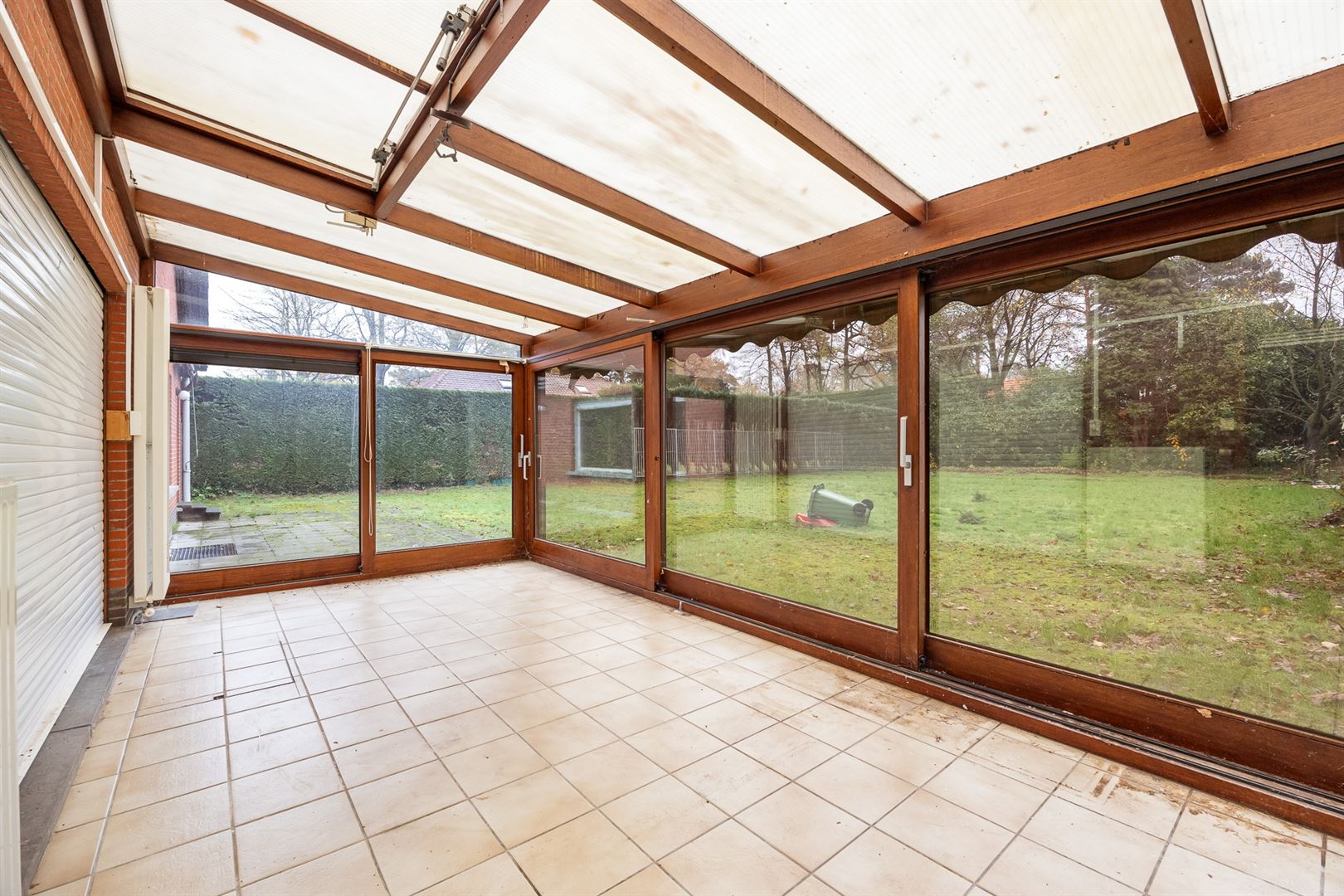 Te renoveren half open woning  op 751m² met garage  foto 8