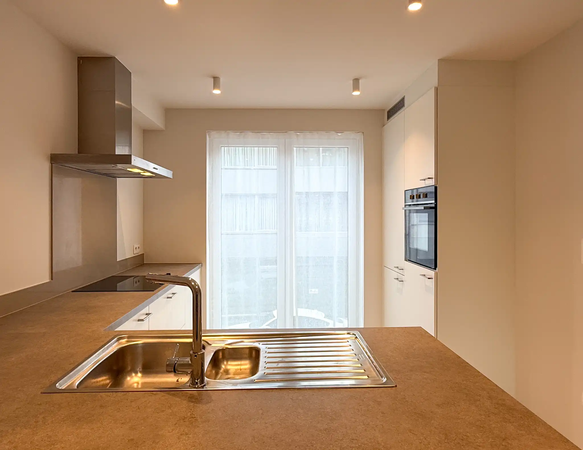 Energiezuinig appartement met twee slaapkamers en autostaanplaats dichtbij centrum Beveren foto 6