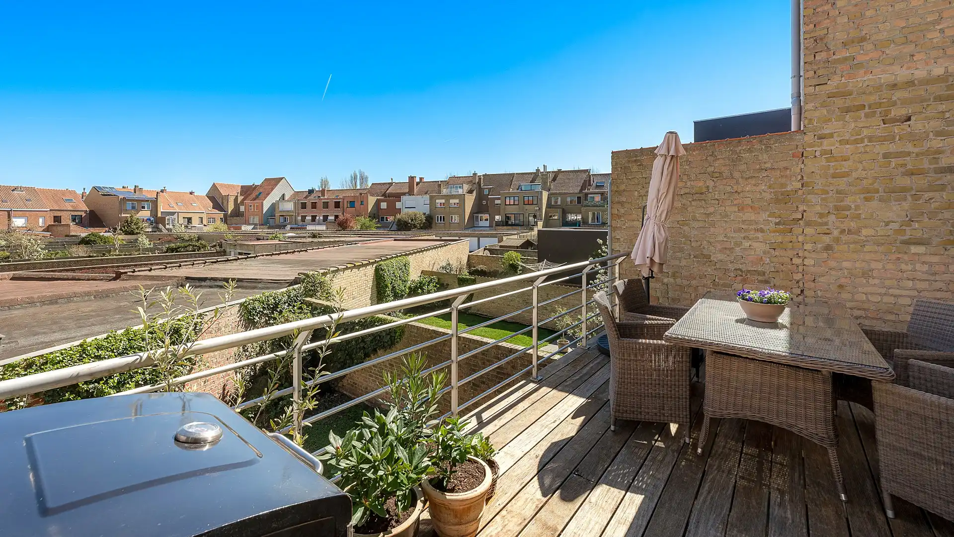 Ruime, stevige gezinswoning met 5 kamers en garage foto 9