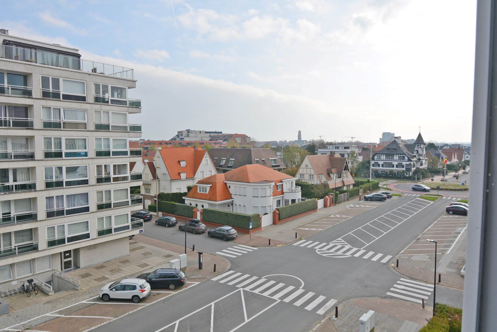 Te renoveren appartement met zijdelings zeezicht vlakbij het Casino foto 17