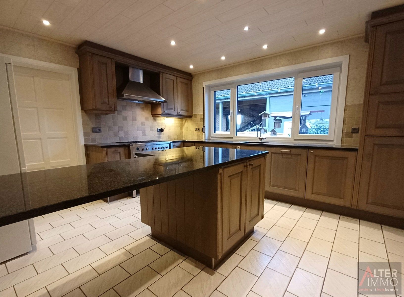 Instapklare woning, 3/4 slpks, ruime zolder en royale garage! foto 10