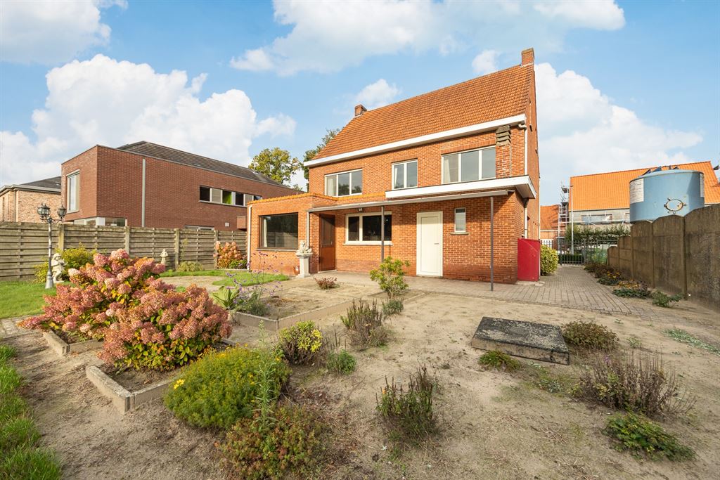 Karaktervolle woning met veel potentieel foto 10
