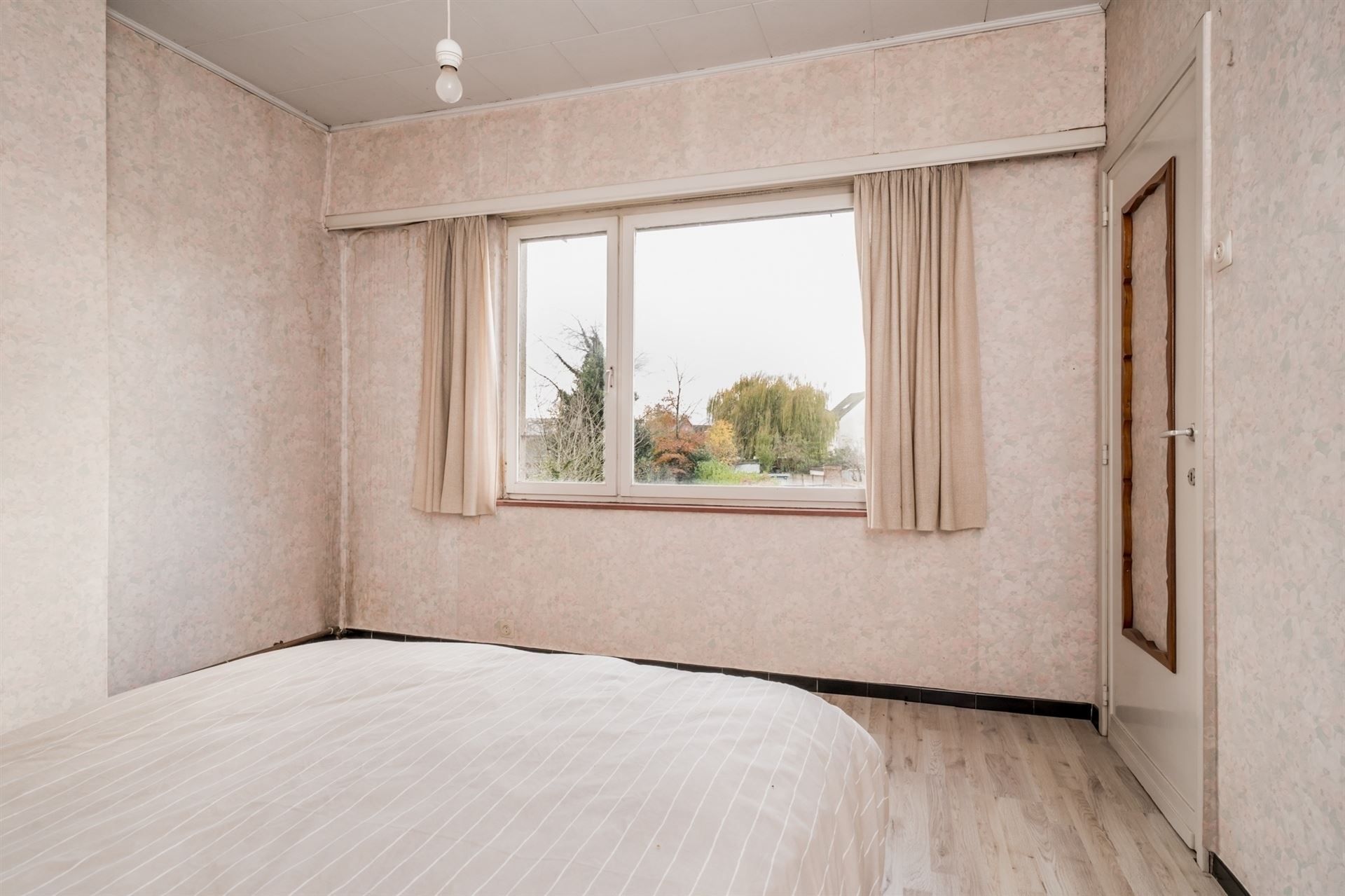 Te renoveren woning met 4 slpks en tuin. foto 15