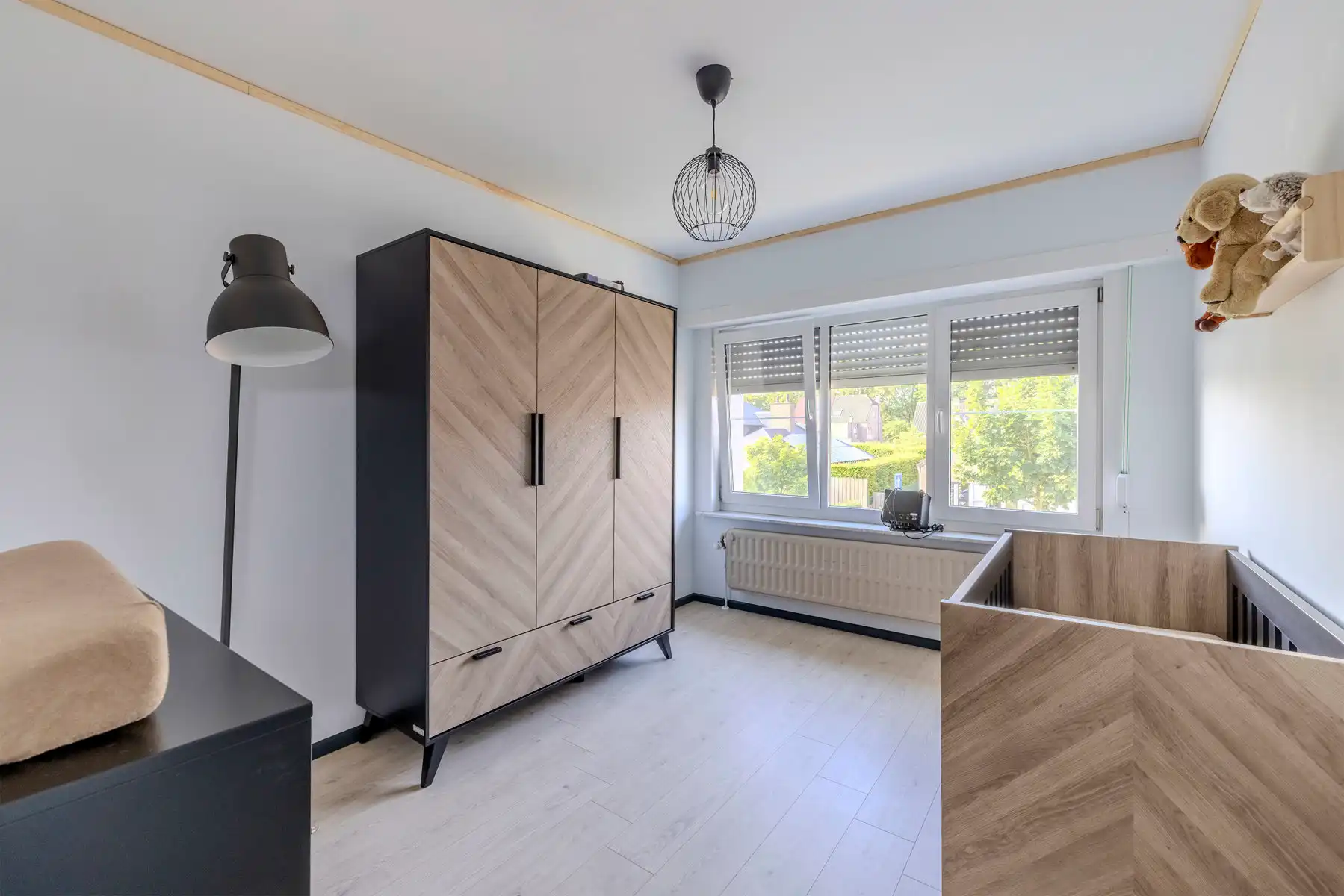 Deels gerenoveerde woning met 3 slpks en tuin op 405m2 foto 15