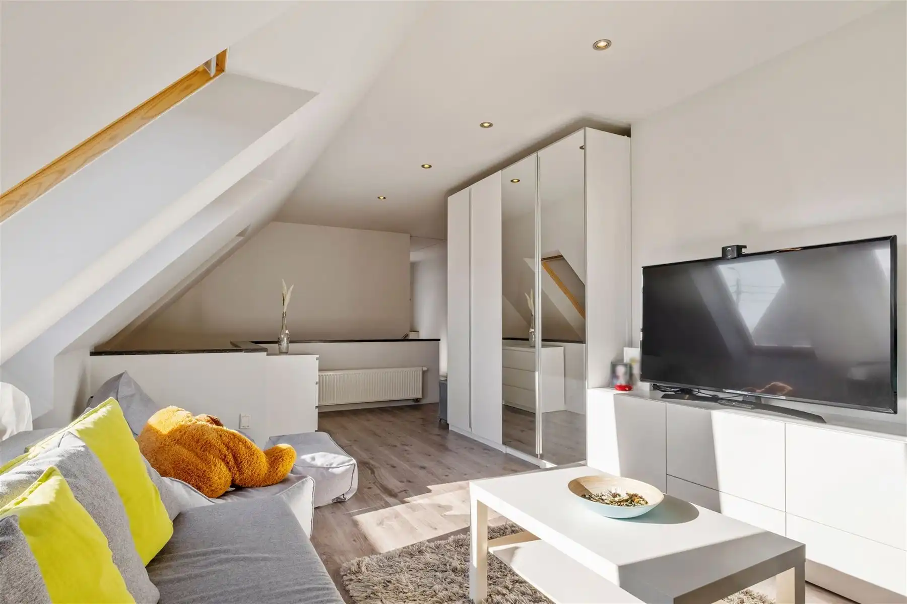 Instapklare gezinswoning met zwembad en multifunctioneel bijgebouw foto 13