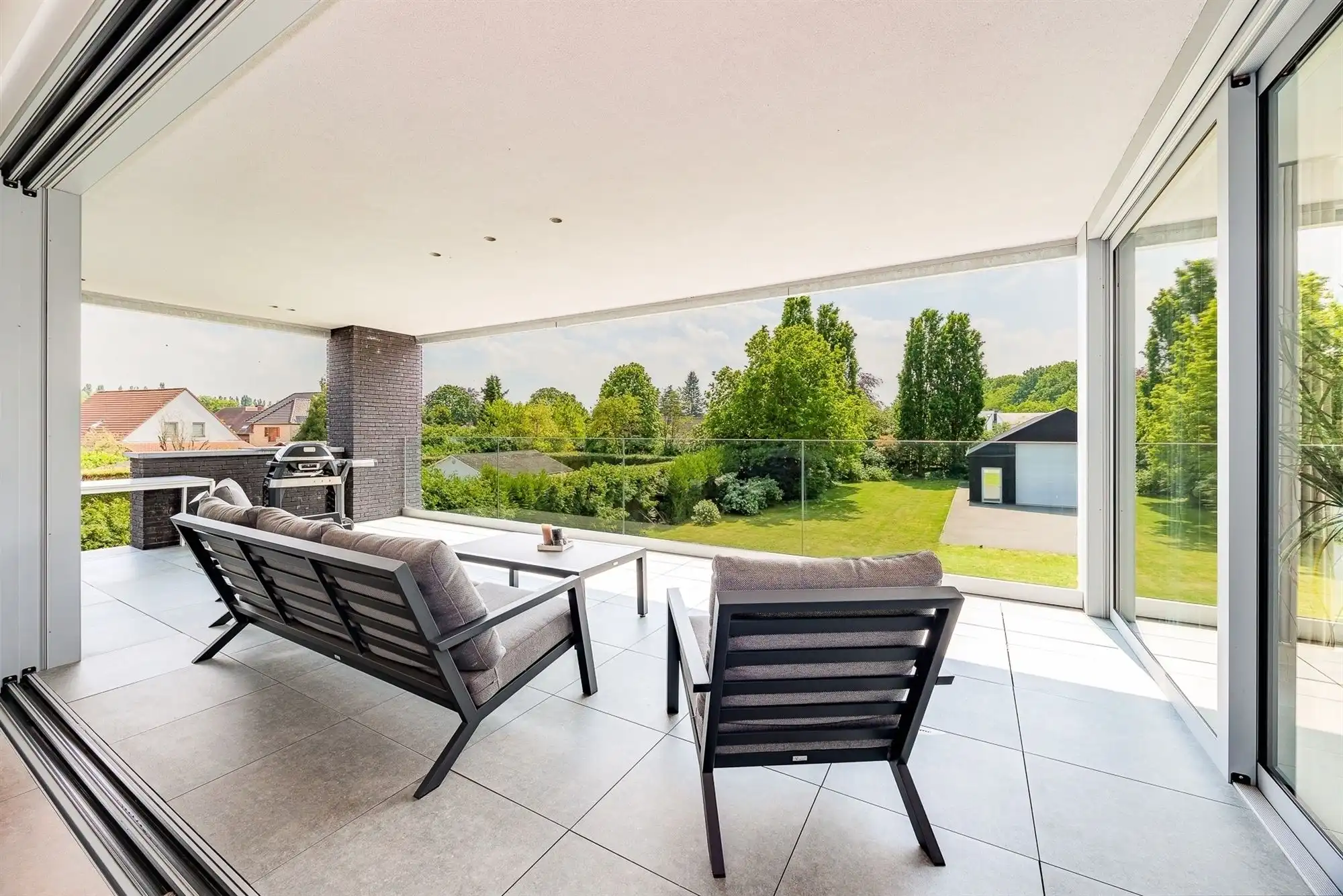 Prachtig afgewerkt gebouw - showroom + villa foto 19