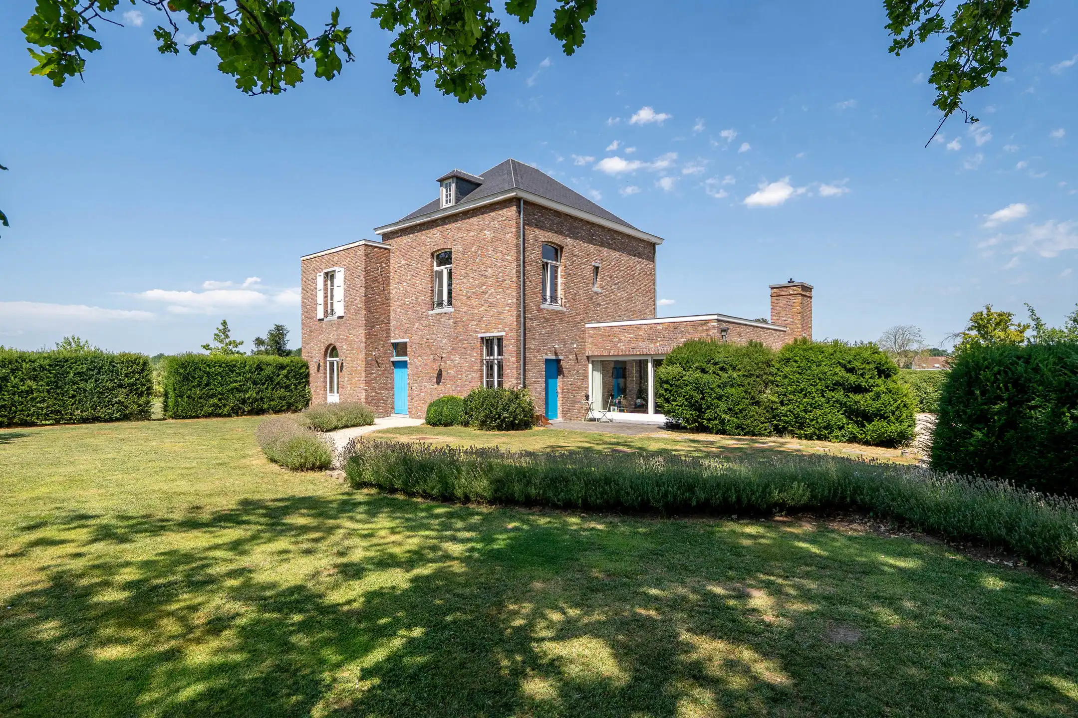 Uitzonderlijk landhuis op een domein van ca. 1 hectare foto 2