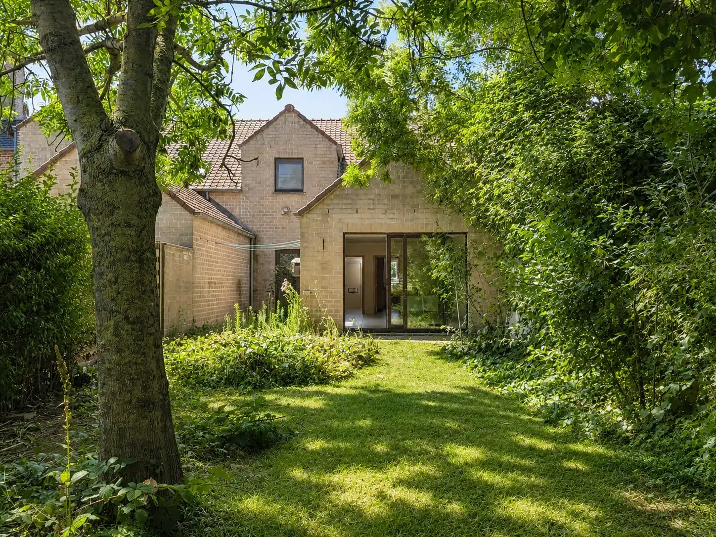 Hoofdfoto van de publicatie: Woning met garage en tuin te Vlissegem (De Haan)