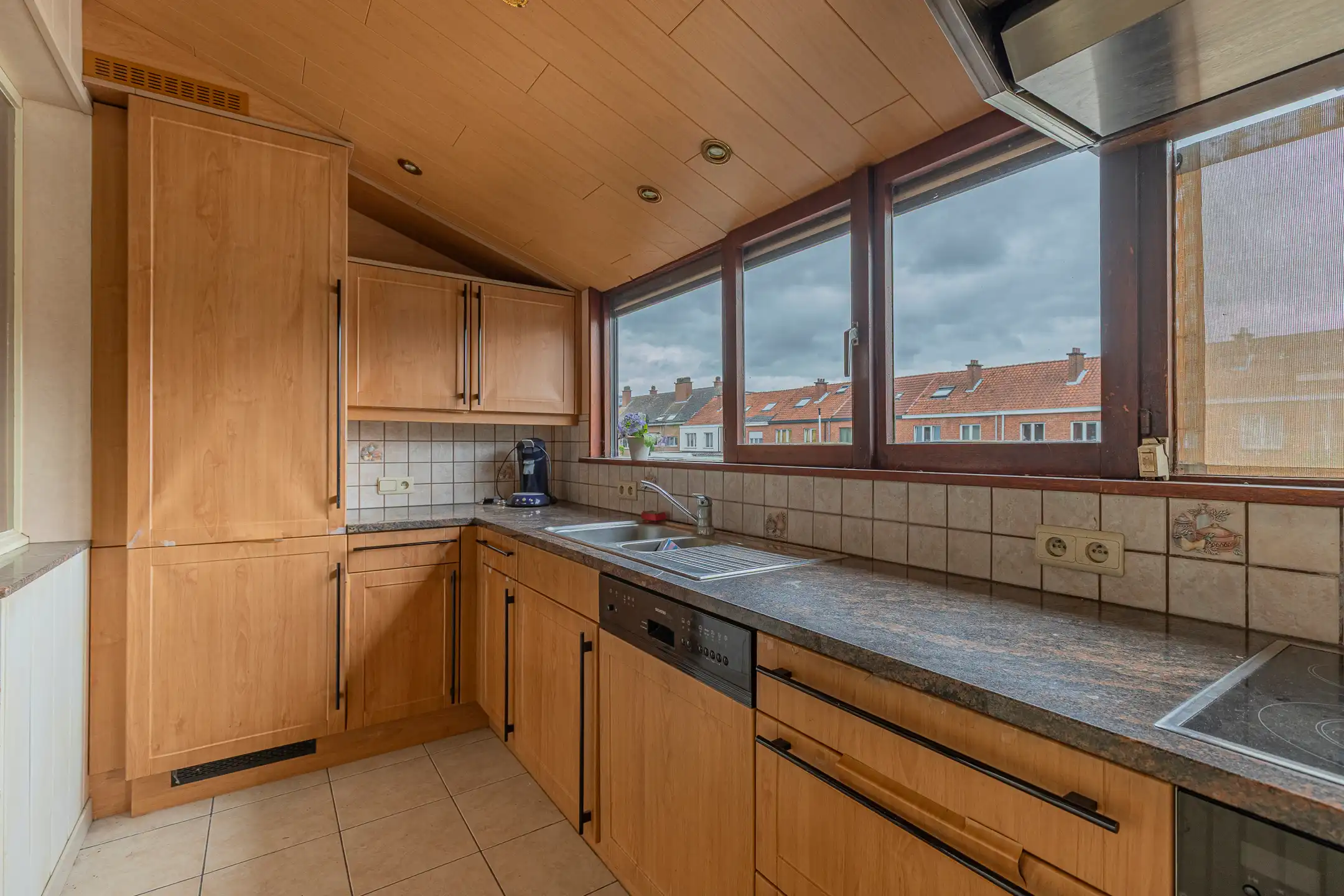 AALST – WONING MET VEEL STOCKAGERUIMTE OP TOPLOCATIE foto 3
