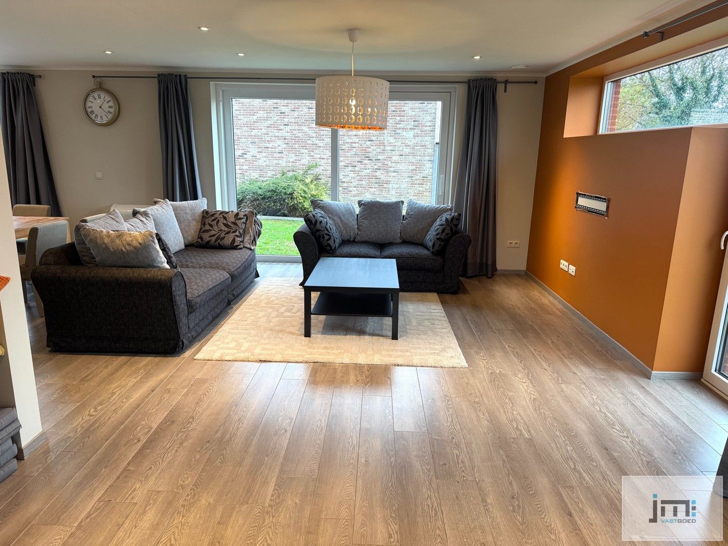 Ruime moderne woning met grote kelder foto 7