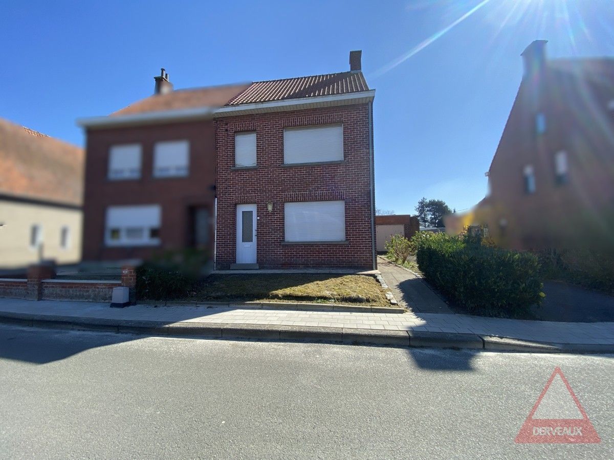 Hoofdfoto van de publicatie: Passendale – Te renoveren woning met tuin, garage en vaste trap naar zolder