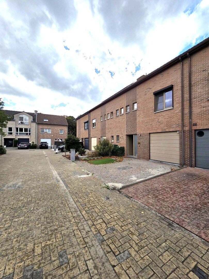 Instapklare woning met tuin in rustige wijk nabij centrum Vilvoorde foto {{pictureIndex}}