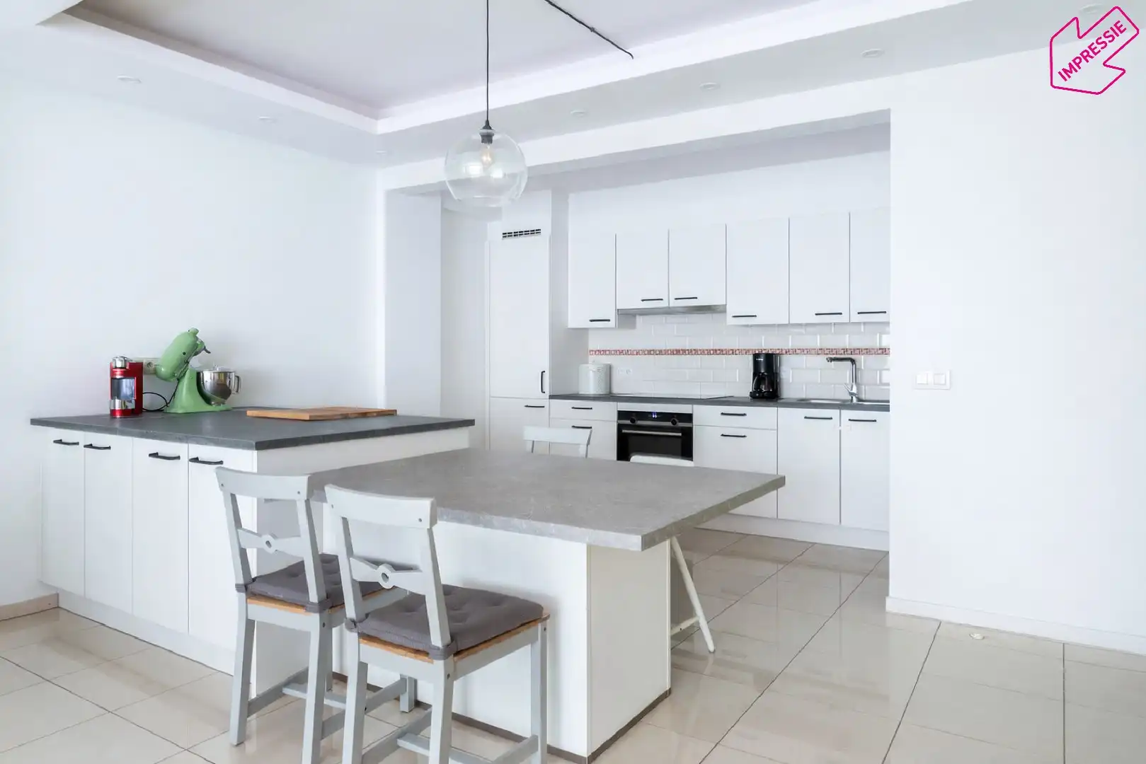 Uiterst ruim vierslaapkamer appartement tussen het Stadspark en de Theaterbuurt!  foto 9