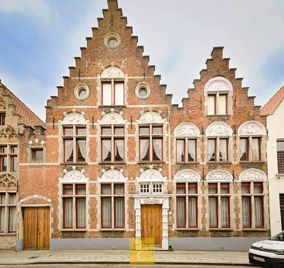 Hoofdfoto van de publicatie: exclusieve herenwoning in de pittoreske St. Annawijk met grote zongerichte stadstuin en brede uitweg/fietsenpoort