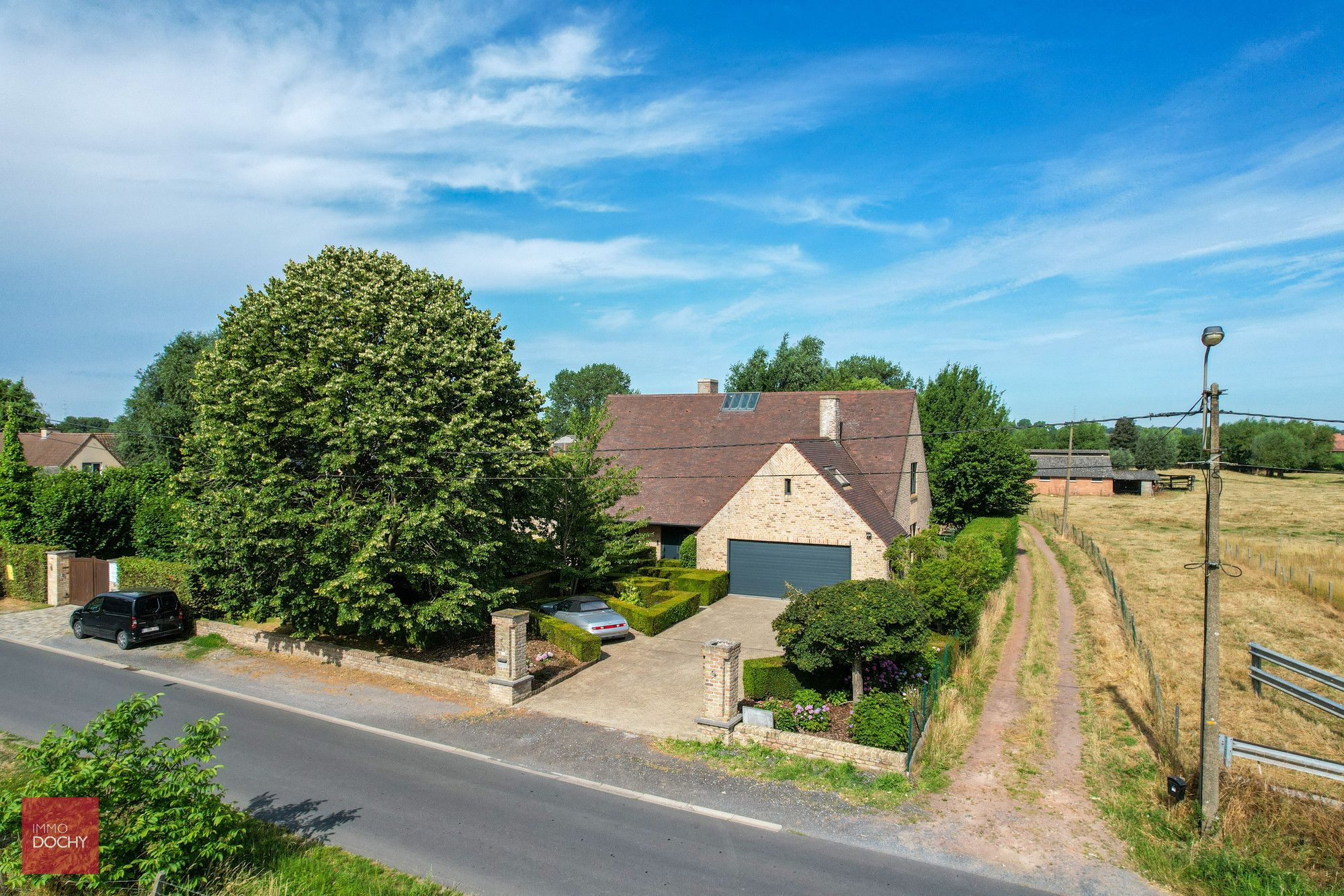 Landelijk gelegen ruime villa op 1.680m² foto 2
