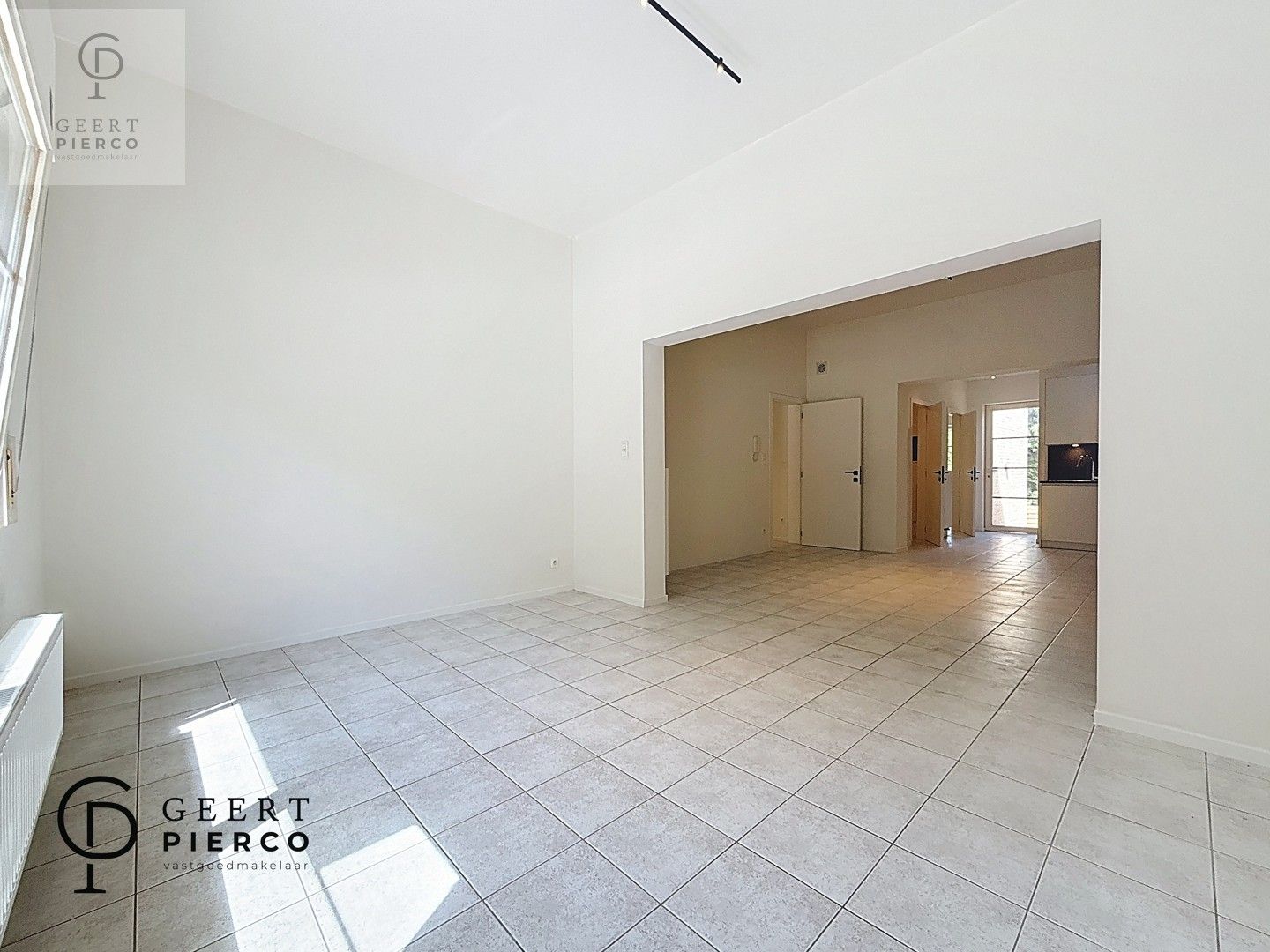 Knap gerenoveerd appartementsgebouw foto 9